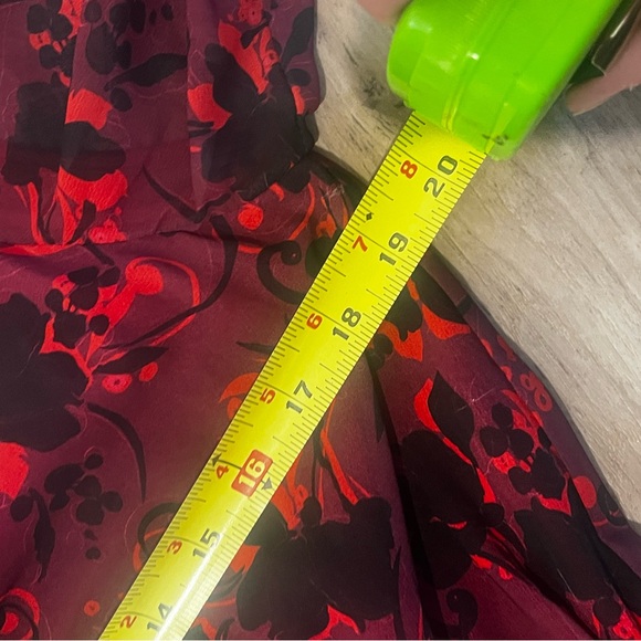 Chic Long Sleeve Floral Dress in Red and Black - Picture 14 of 16